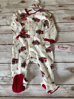 Magnetic me fire truck sleeper nwt 6/9